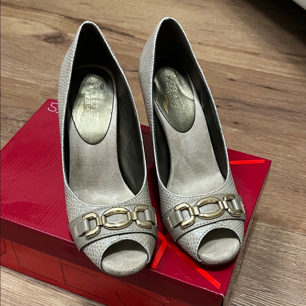 Aerosoles peeptoe faux snake skin pump, size 7.5, NIB